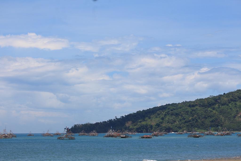 Ocean Queen Resort Cisolok Ngoại thất bức ảnh