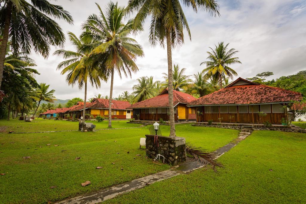 Ocean Queen Resort Cisolok Ngoại thất bức ảnh