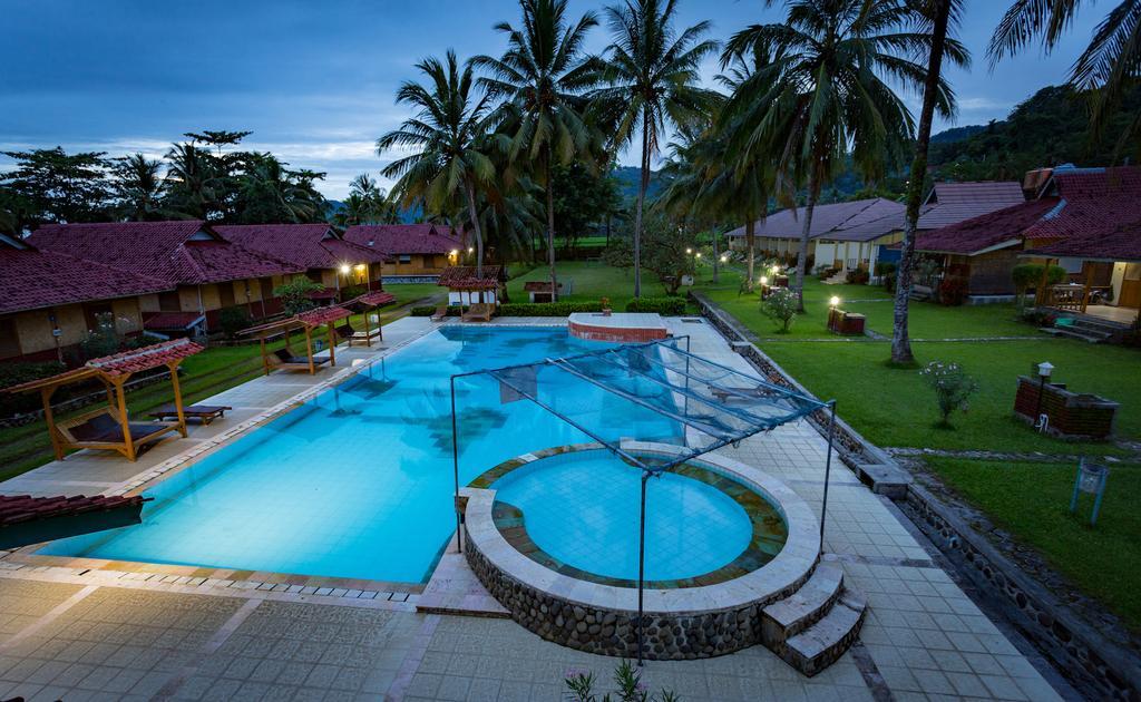 Ocean Queen Resort Cisolok Ngoại thất bức ảnh